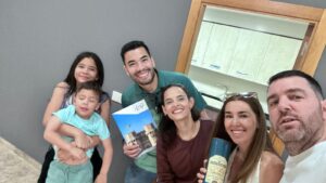 Humberto y Cindy junto al equipo de Proyecto Valencia