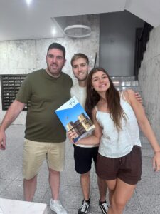 Carla e Ignacio junto al equipo de Proyecto Valencia