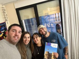 Luciano y Carolina junto al equipo de Proyecto Valencia