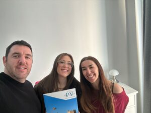 Ylenya y José junto al equipo de Proyecto Valencia